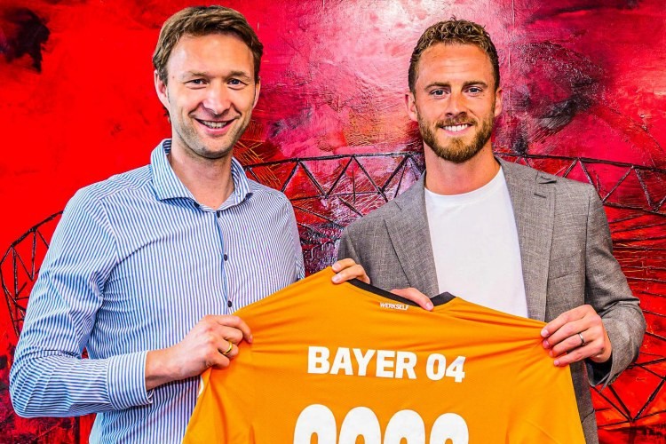 Niderland millisinin üzvü "Bayer"də - RƏSMİ