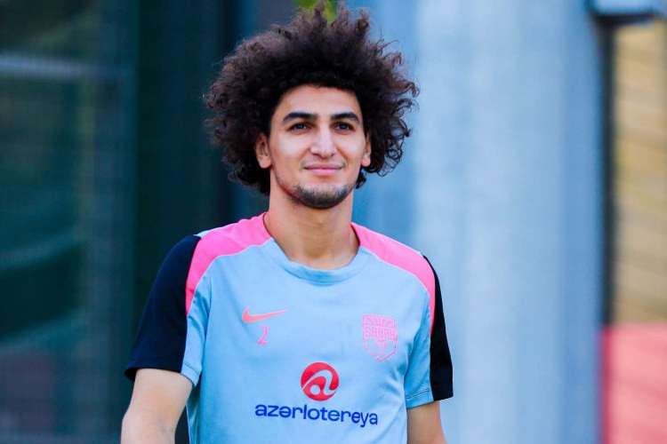 “Sabah”ın kapitanı məktəblilərlə görüşdü