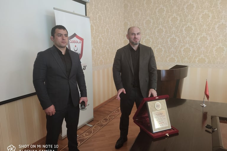 Vətən müharibəsinin iştirakçısı olan "Qəbələ"nin prezidenti ilə məşqçisi təltif olundu - FOTOLAR