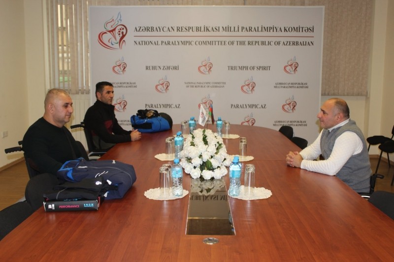 Baş katib milli komandanın üzvləri ilə görüşdü