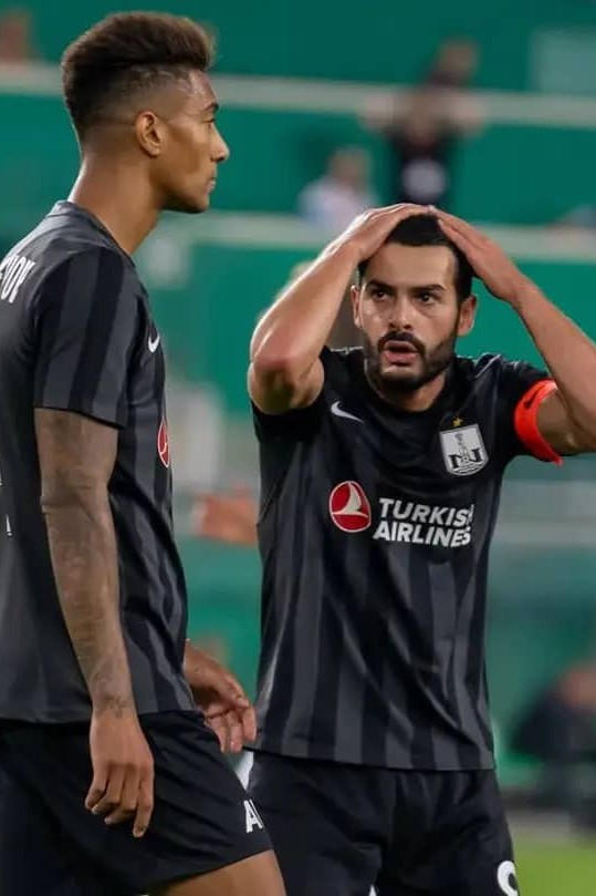 "Sağ olsun "Neftçi"nin futbolçuları, həmin gün mənə 4 təzyiq dərmanı atdırdı"