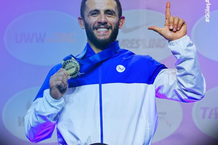 Azərbaycanın tanınmış güləşçisi karyerasını başa vurdu