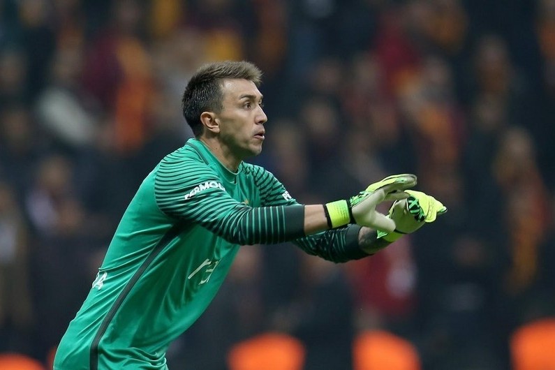 Fernando Muslera "Qalatasaray"dan gedir