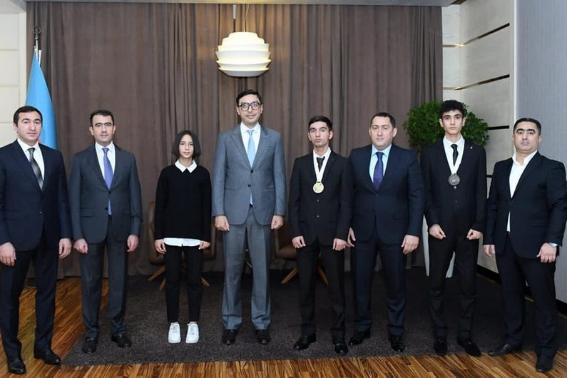 Fərid Qayıbov taekvondoçularla görüşdü