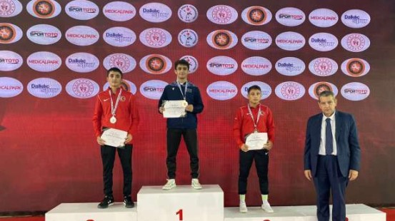 Gənc güləşçilər “Çempionlar” turnirinə 11 medalla start verdi