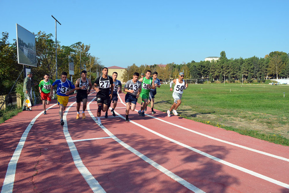 Hərbi qulluqçular arasında atletika yarışları keçirildi