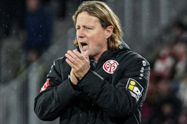 Sonuncu yerdə gedən klub baş məşqçini qovdu