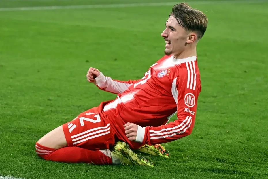 “Bavariya” qələbə qazandı, 17 yaşlı futbolçusu tarixə düşdü