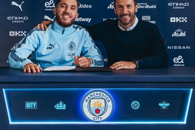 "Mançester Siti" futbolçu ilə 5 illik müqavilə imzaladı
