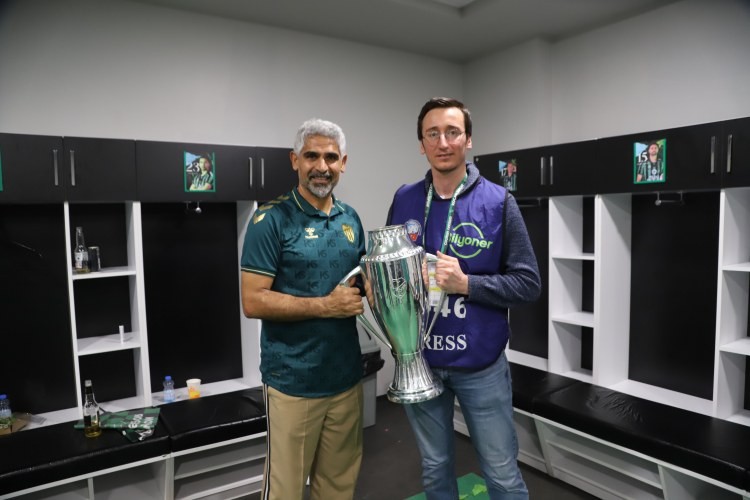Türkiyə klubu çempion baş məşqçi ilə yollarını ayırdı