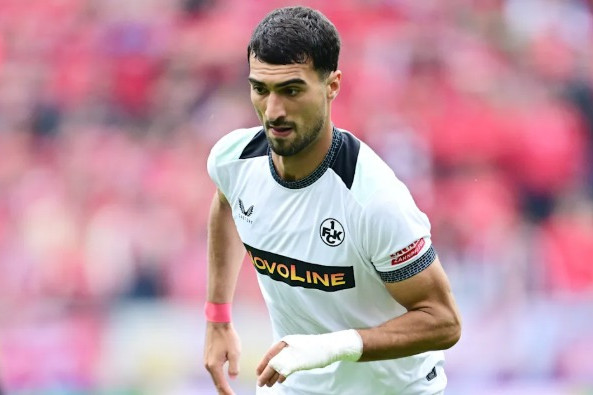 Mahir Emreliyə iki ölkədən maraq