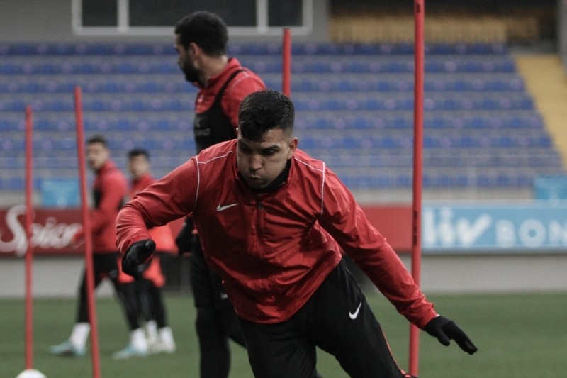 "Neftçi"nin futbolçusu: "Altı ay çətinlik çəkdim"