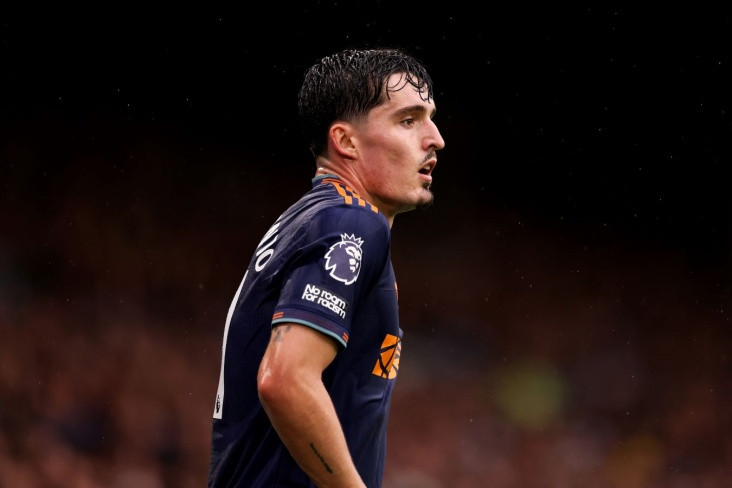 "Mançester Siti" "Nyukasl"ın müdafiəçisini "qaralayıb"