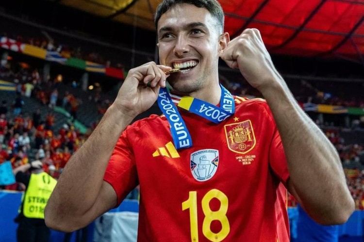 "Arsenal" İspaniya millisinin üzvünü transfer edəcək