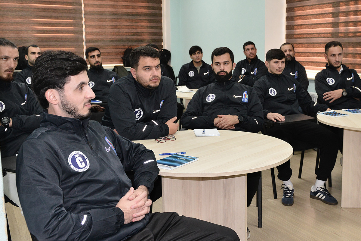 C kateqoriyası üçün məşqçi kursları davam edir