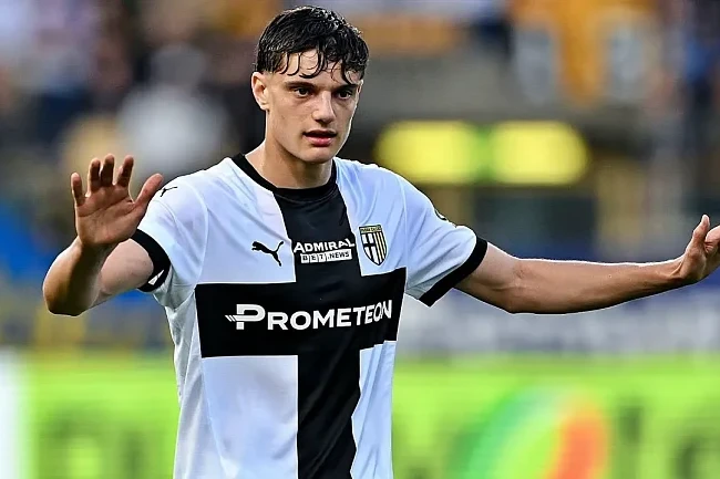 İngiltərə çempionu 35 milyona 18 yaşlı futbolçu transfer etdi