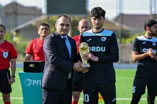 1-ci liqada “Ayın qolu”nun qalibi mükafatlandırıldı
