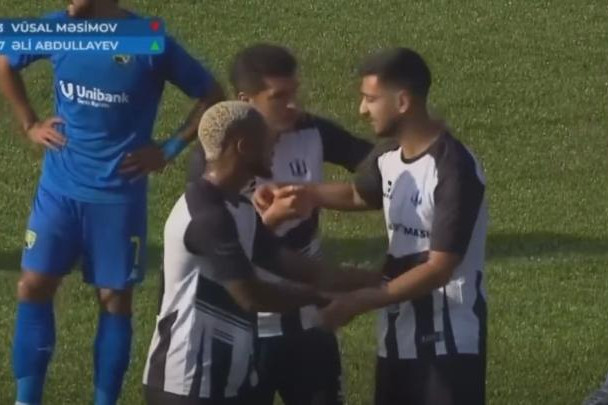 Premyer Liqada maraqlı olay: futbolçu baş məşqçinin qərarına qarşı çıxdı