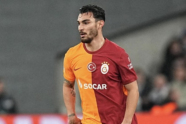 "Qalatasaray" millinin üzvünü komandada saxladı