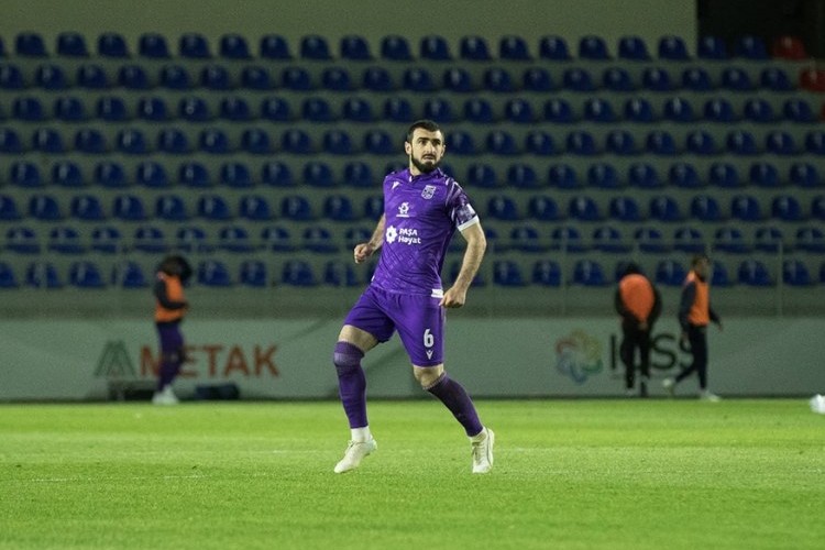 Premyer Liqa klubunun futbolçusu karyerasını başa vurur