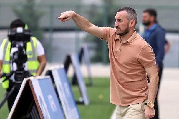 Baş məşqçinin İnstaqramda futbolçu axtarışı gündəm oldu