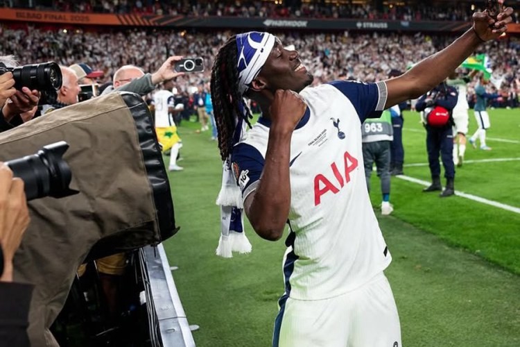 "Fənərbaxça" "Tottenhem"ə 15 milyon avro təklif etdi