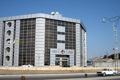 Azarkeşləri hakimləri söydü, “Kəpəz”lə “Qəbələ” cərimə olundu