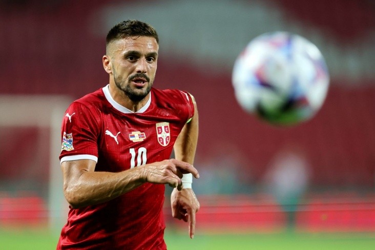 İstanbul klubu 2 futbolçu ilə vidalaşdı