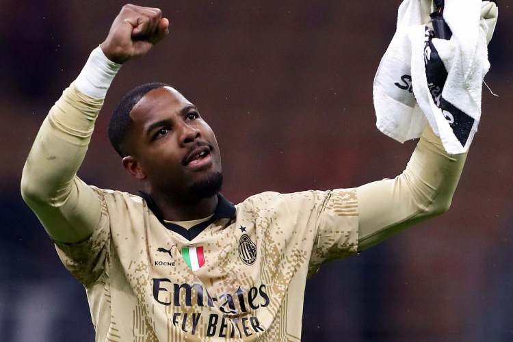 "Milan" baş məşqçisindən qapıçı ilə bağlı açıqlama: "Klub bunun üzərində işləyir"