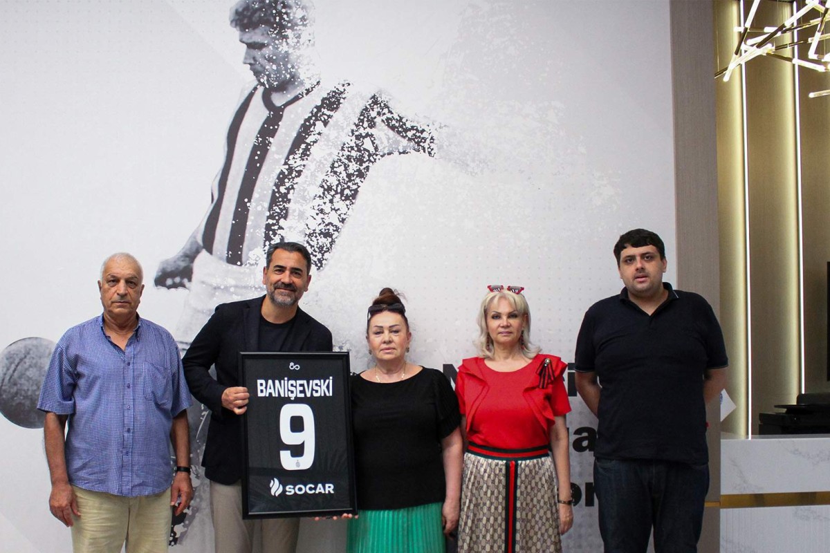 Anatoli Banişevskinin ailəsi "Neftçi"nin qonağı oldu