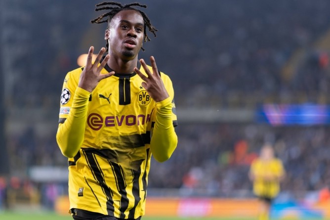 “Bavariya” 20 yaşlı futbolçuya görə 64 milyon təklif edir