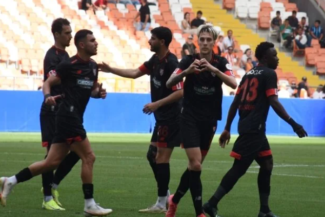 Azərbaycanlı futbolçu Türkiyə klubundan ayrıldı