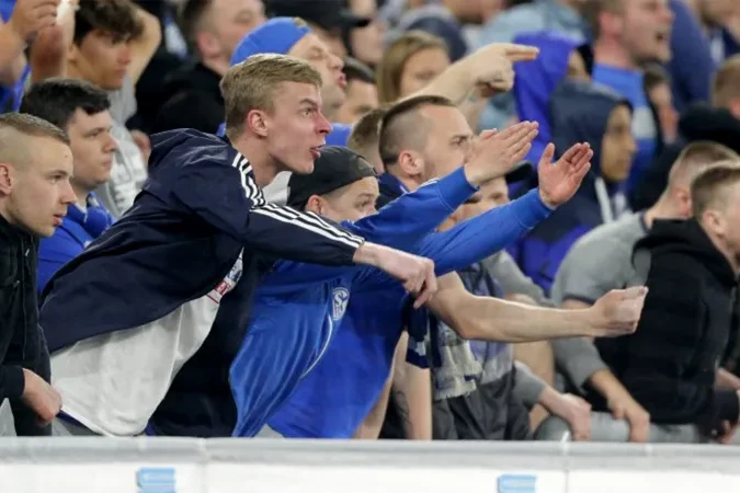 Almaniyada fanatlar arasında kütləvi dava