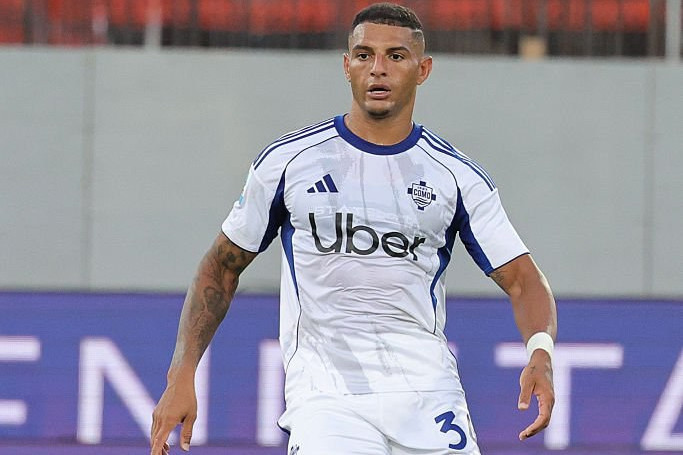 İtaliya klubu "Fənərbaxça"nın müdafiəçisi ilə bağlı qərar verdi