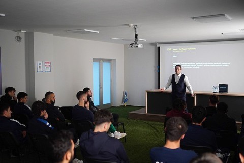 Orxan Məmmədov "Səbail"ə seminar keçdi