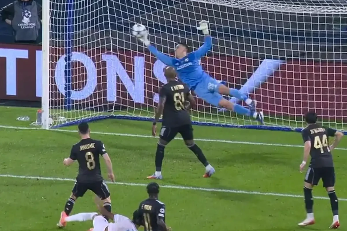 Mateuş Koxalski üç seyvi ilə diqqət mərkəzinə düşdü