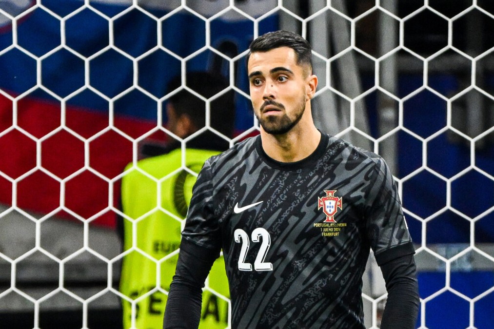 İngiltərə nəhəngi “Porto”nun qolkiperini “rənglərinə bağlayacaq”
