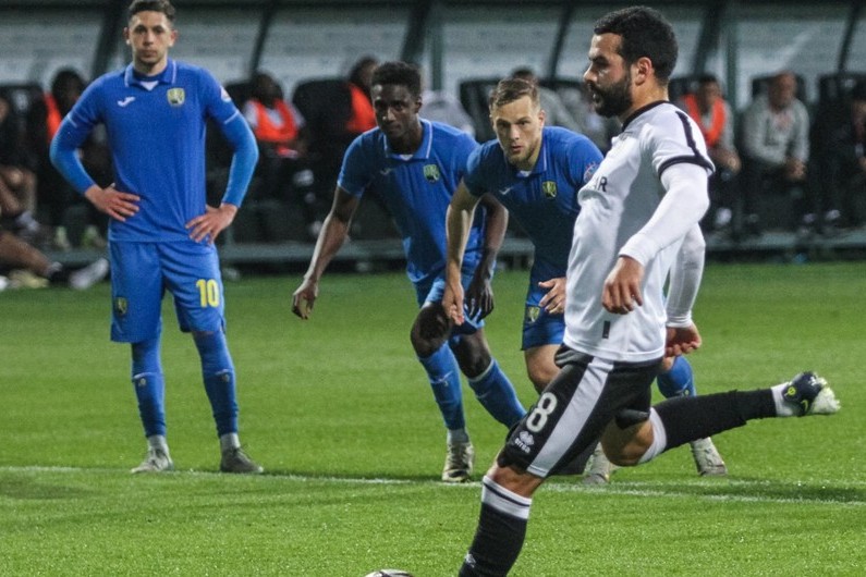 Emin Mahmudov "Neftçi"nin tarixində bunu bacaran 15-ci futbolçu oldu