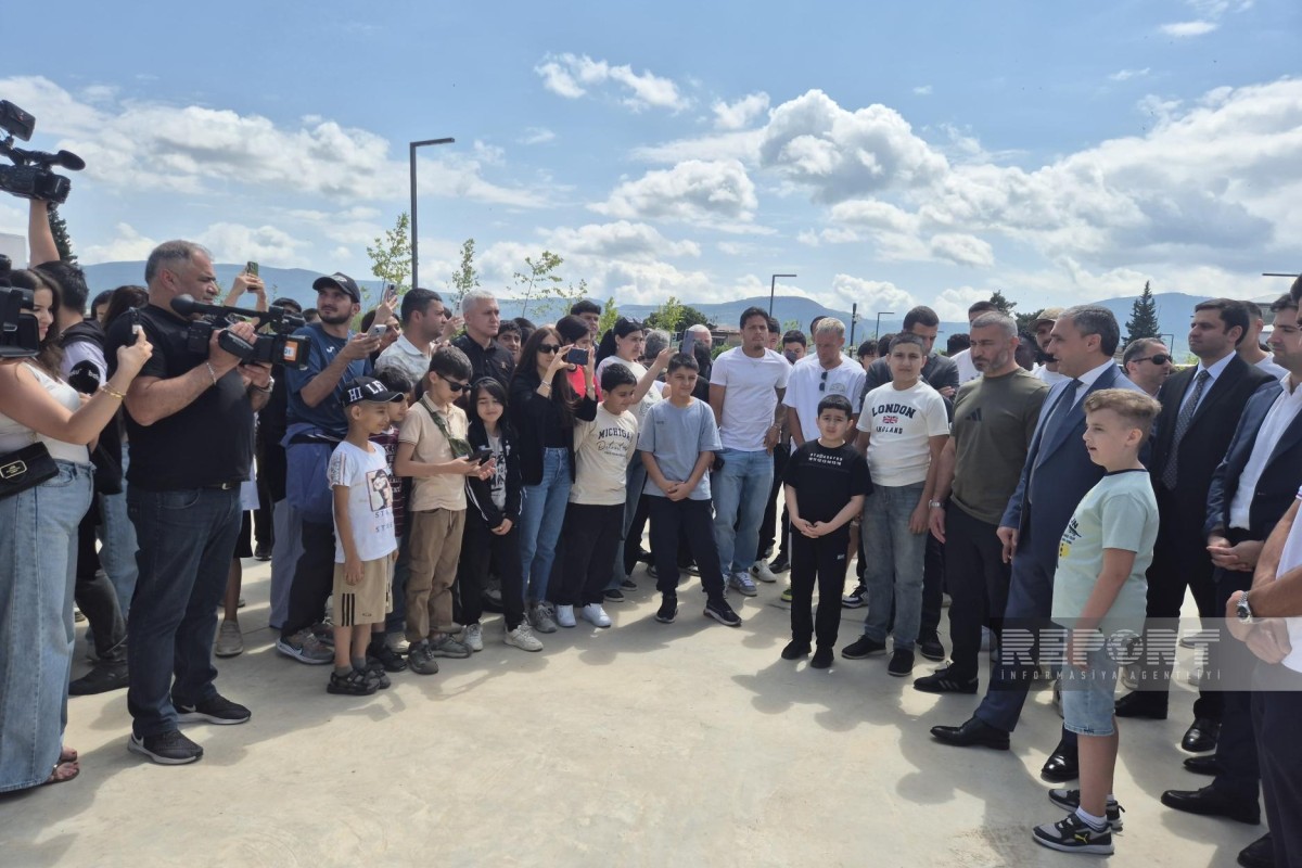 Son çempion Xankəndiyə yollandı, Qarabağ Univetsitetində tələbələrlə görüşdü