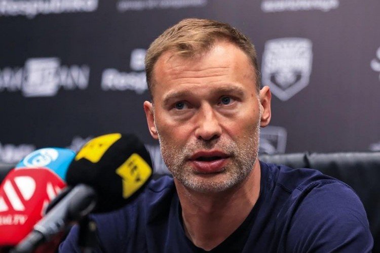 Vasili Berezutski: "Vəzifəmi klub üçün bu qədər sevincli bir anda tərk etmək məcburiyyətindəyəm"