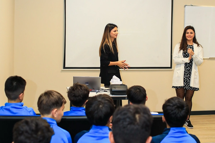 "Sabah"ın akademiyasında uşaq hüquqlarının qorunması mövzusunda seminar keçirilib