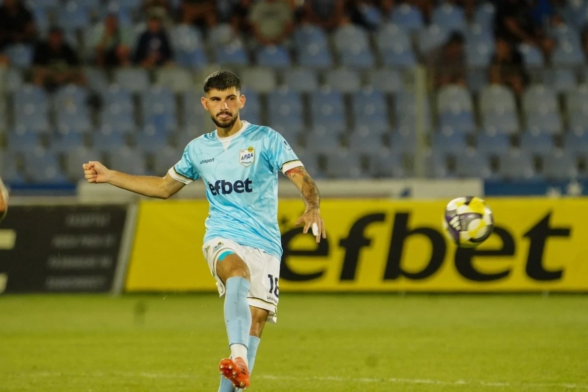 Cəlal 90 dəqiqəni əvəzolunmadan keçirdi, komandası mərhələ adladı