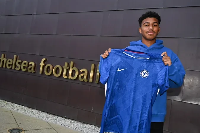 Atası "Fluminense"də oynayır, özü "Çelsi" ilə müqavilə bağladı