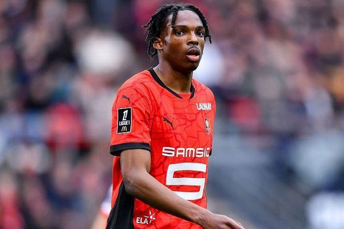 Fransa millisinin müdafiəçisi "Liverpul"un hədəfində