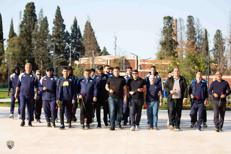 “Kəpəz”in üzvləri Gəncə Memorial Kompleksini ziyarət ediblər