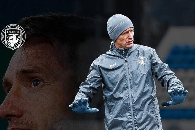 Vasili Berezutski Rusiya millisində çalışmış mütəxəssisi yanına gətirdi