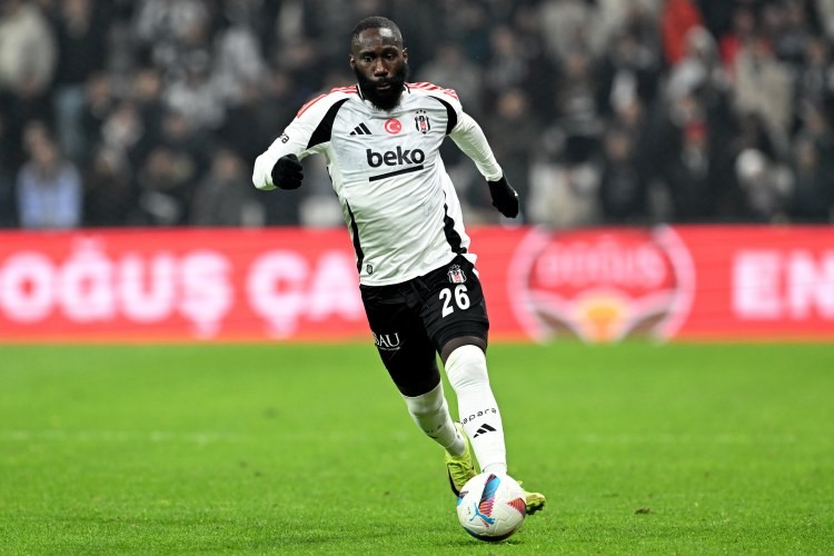 "Beşiktaş"dan ayrılan müdafiəçi Premyer Liqaya qayıtdı - RƏSMİ