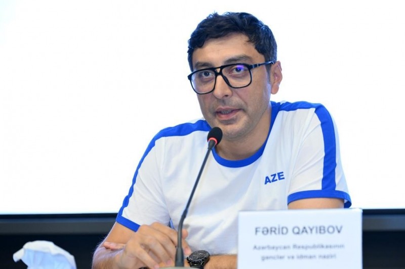 Fərid Qayıbov idmançılarla görüşdü