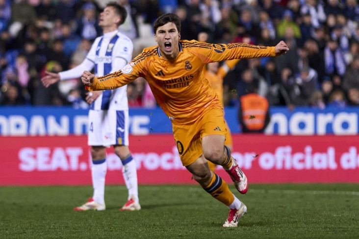 Üç İngilis klubu "Real"ın hücumçusunu istəyir