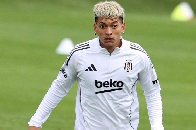 "Beşiktaş" futbolçusunu Braziliyaya göndərdi